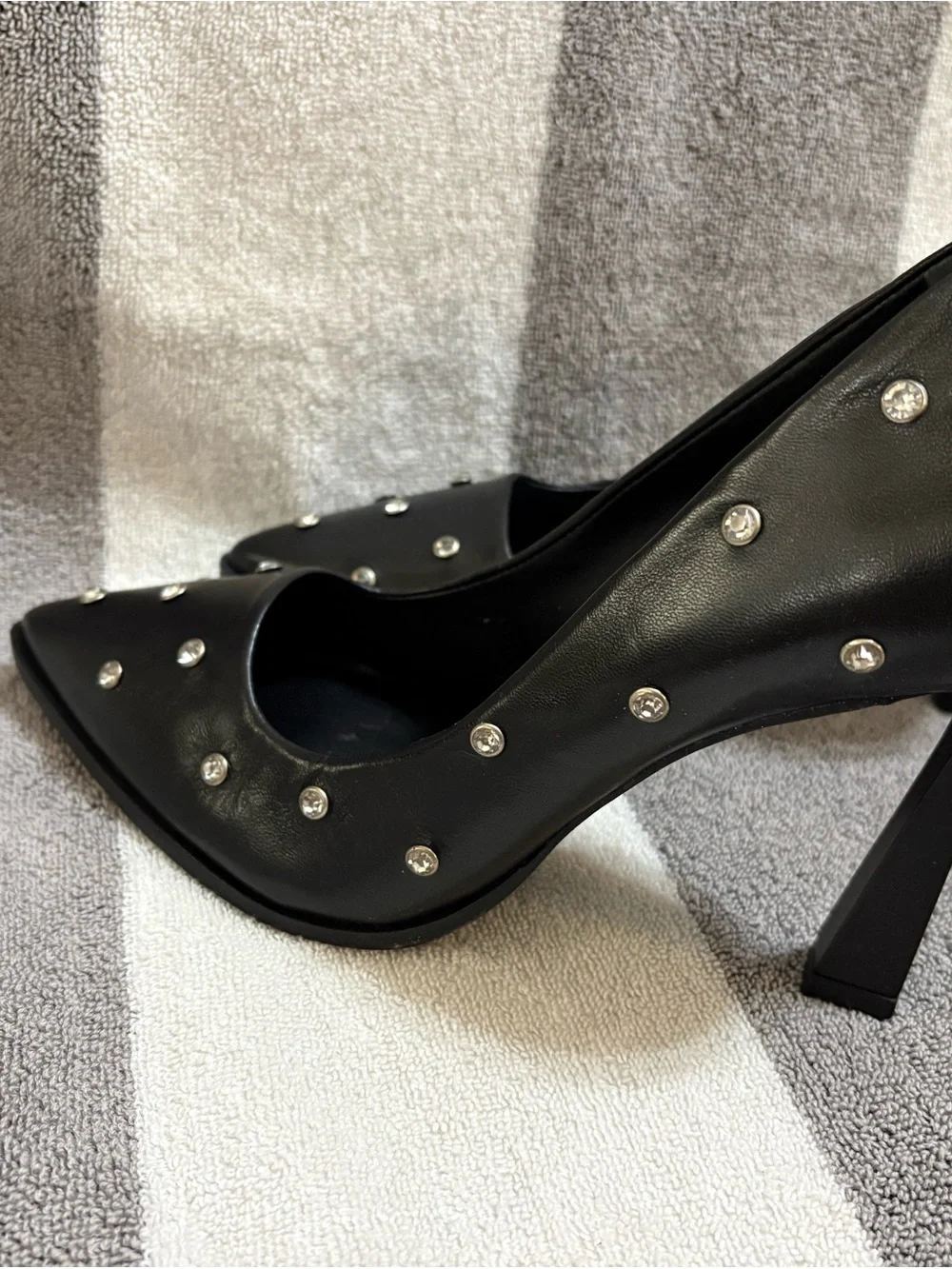 Gianni Bini Black Studded Pointed Pumps size 8M